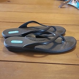 Oka' B flip flops bnwt